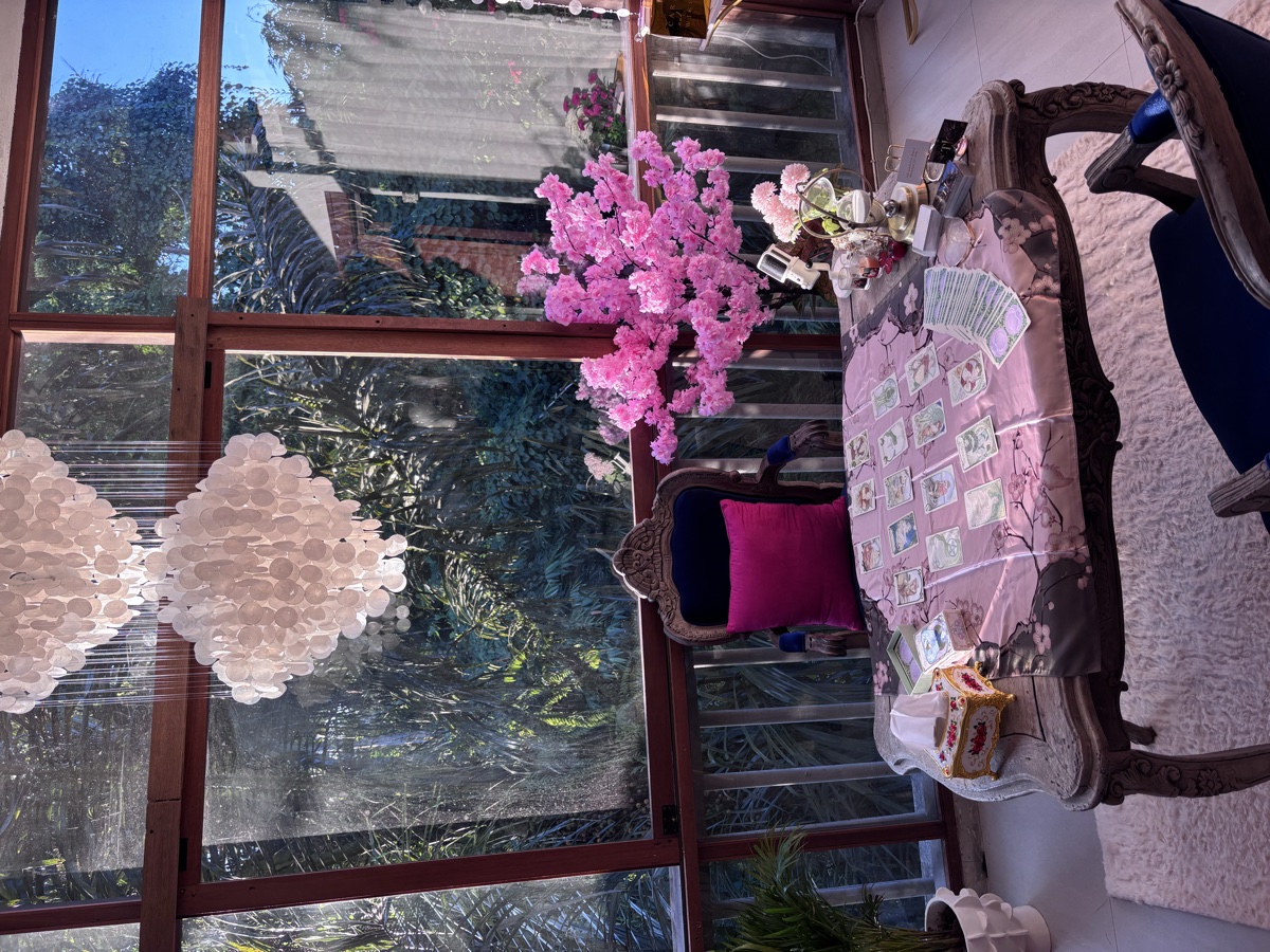 A love reading spread in the Ubud salon